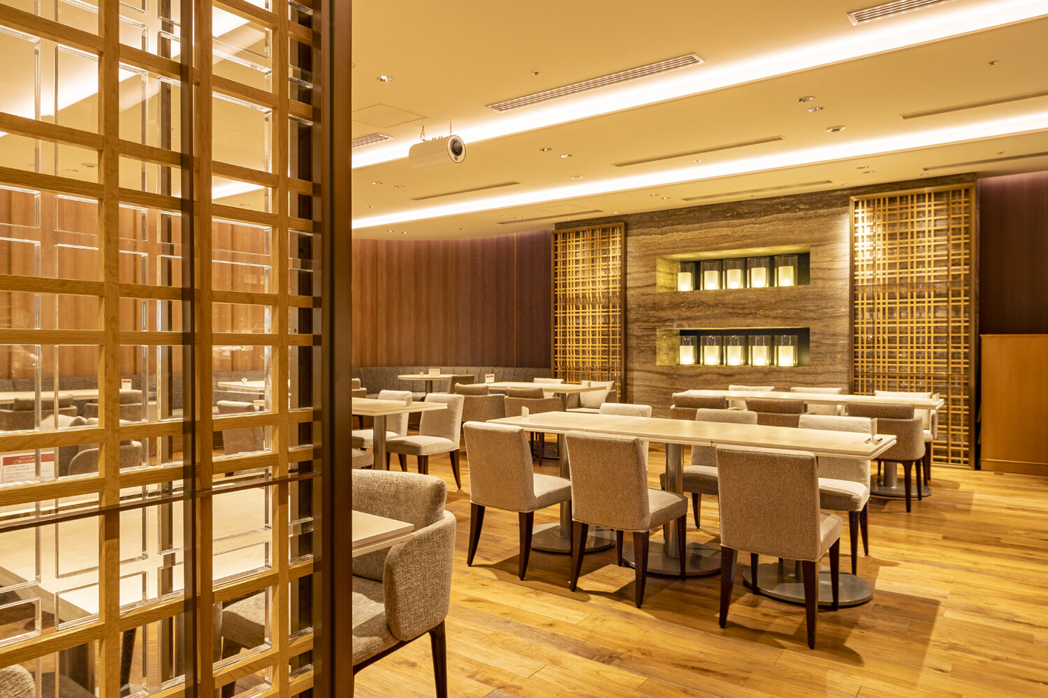 【店内】全席禁煙 76席