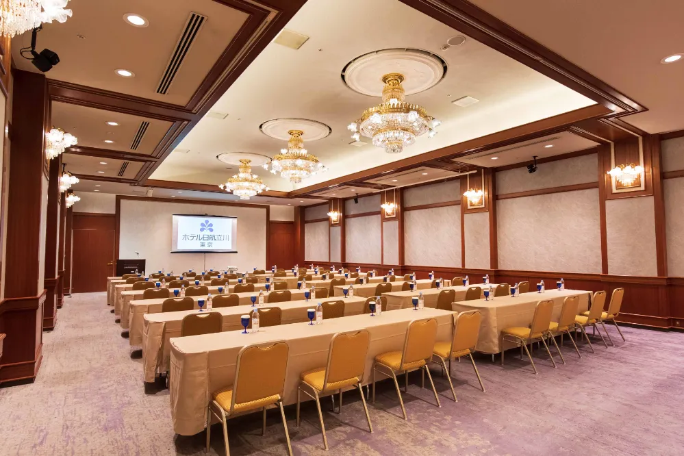 中宴会場　コンチネンタル