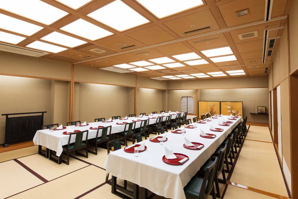 和室　雪、花、月