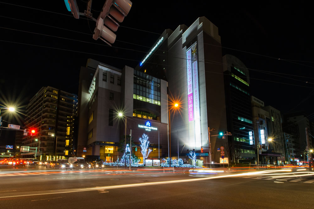 【外観（夜間）】