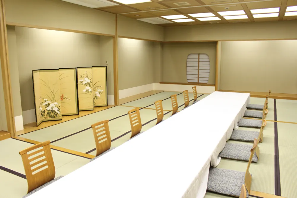 和室　雪、花、月