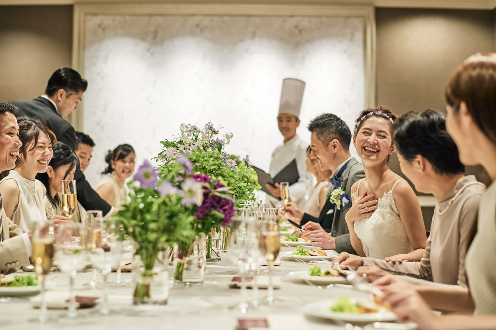 【クリスタル】シンプルな会場だからこそ、ホテルならではの味わいやサービスをじっくり楽しみ、ゲストとの絆を深めていただけます