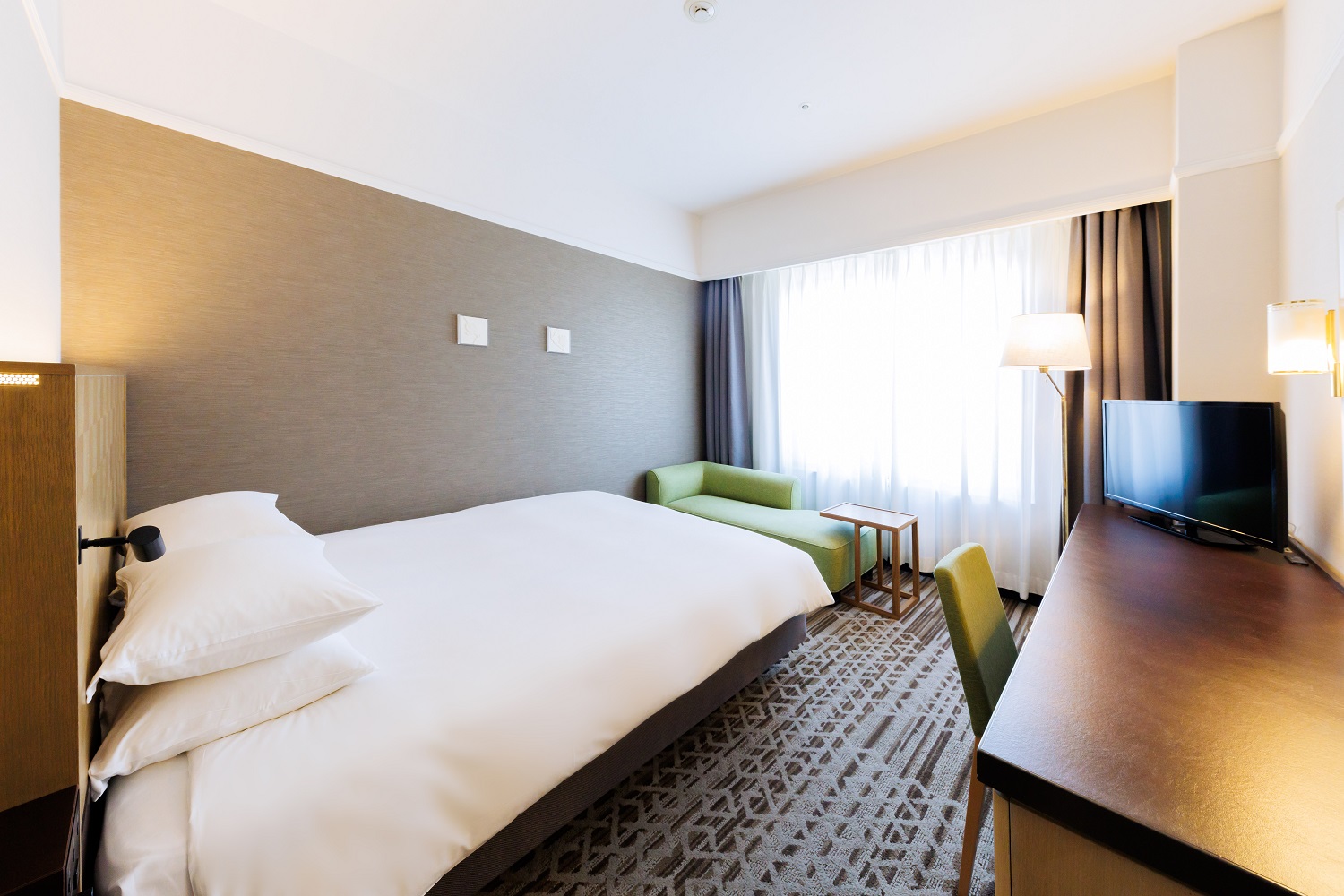 【モデレートダブル】160㎝幅の広々ベッドで快適なホテルステイを実現